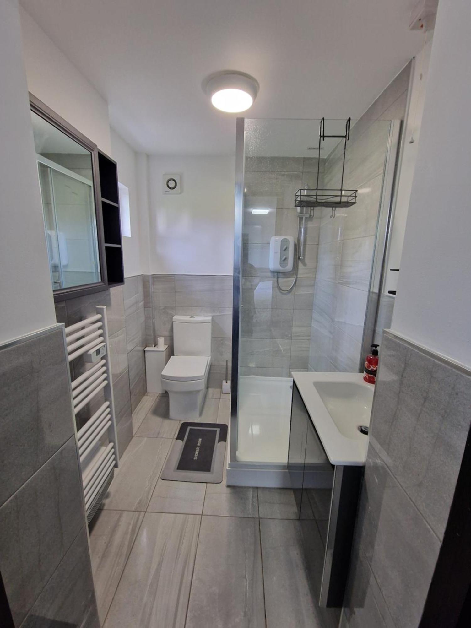 Ckb Flat- Comfort, Cosy, And Secure! Codsall Екстериор снимка